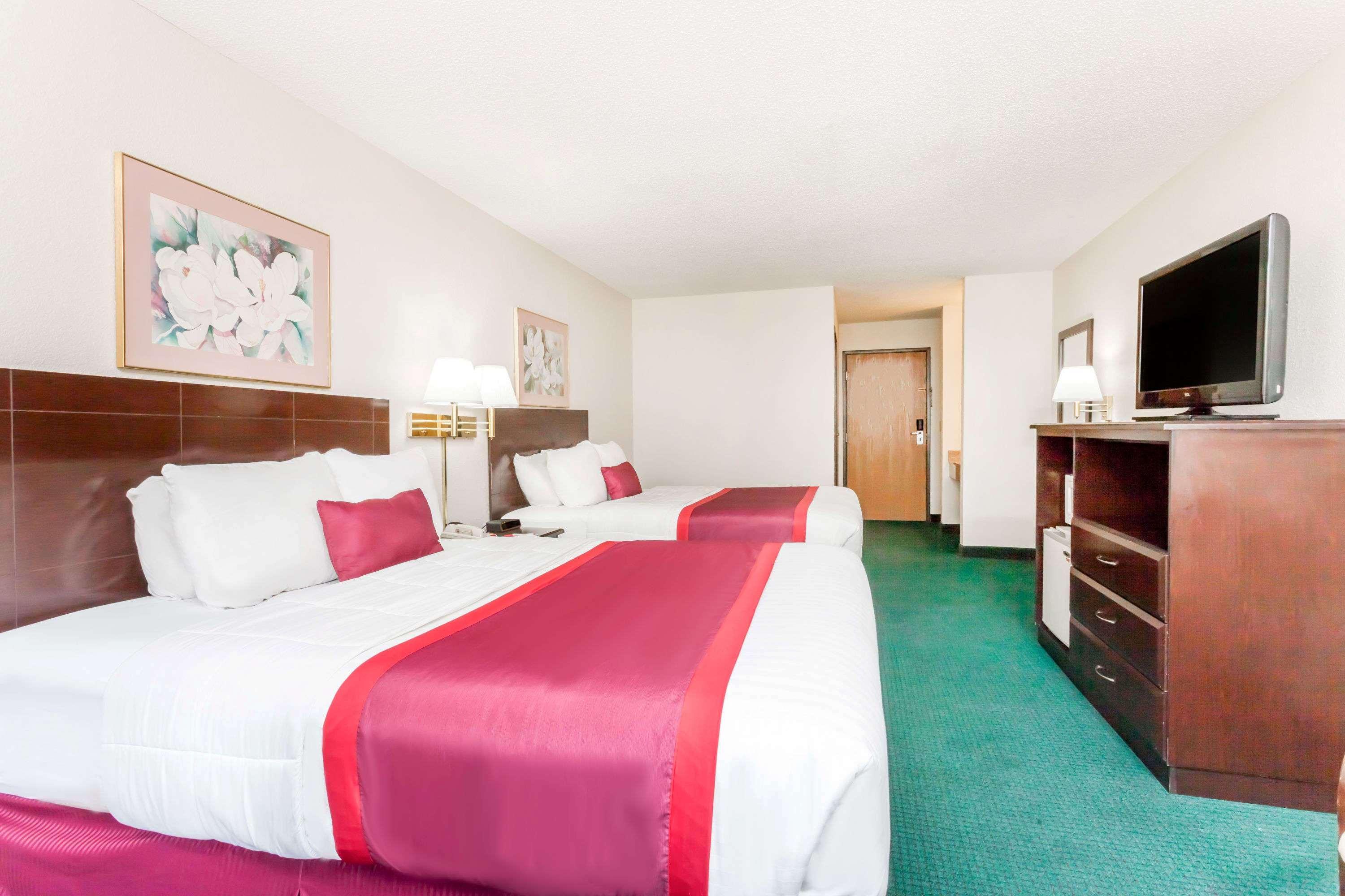 Ramada By Wyndham Tell City Exterior foto