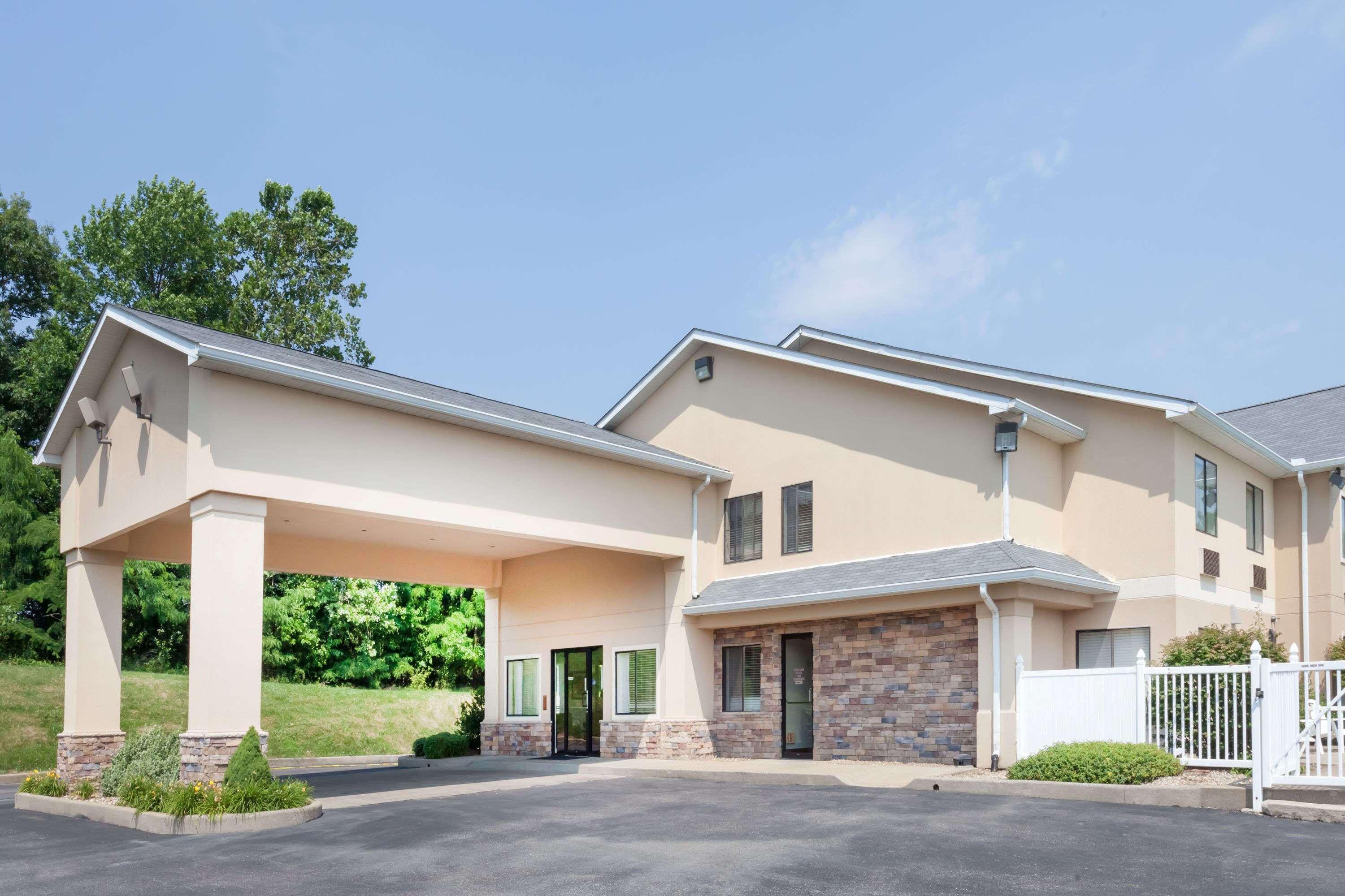 Ramada By Wyndham Tell City Exterior foto