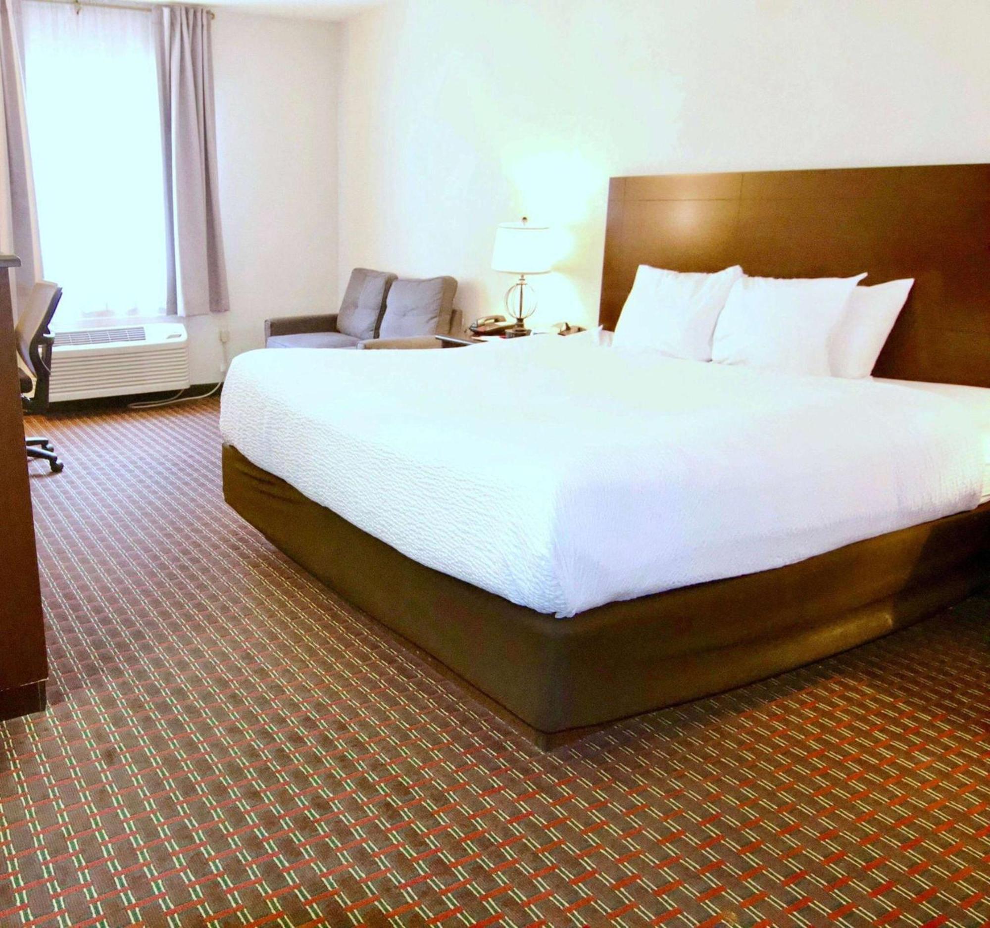 Ramada By Wyndham Tell City Exterior foto
