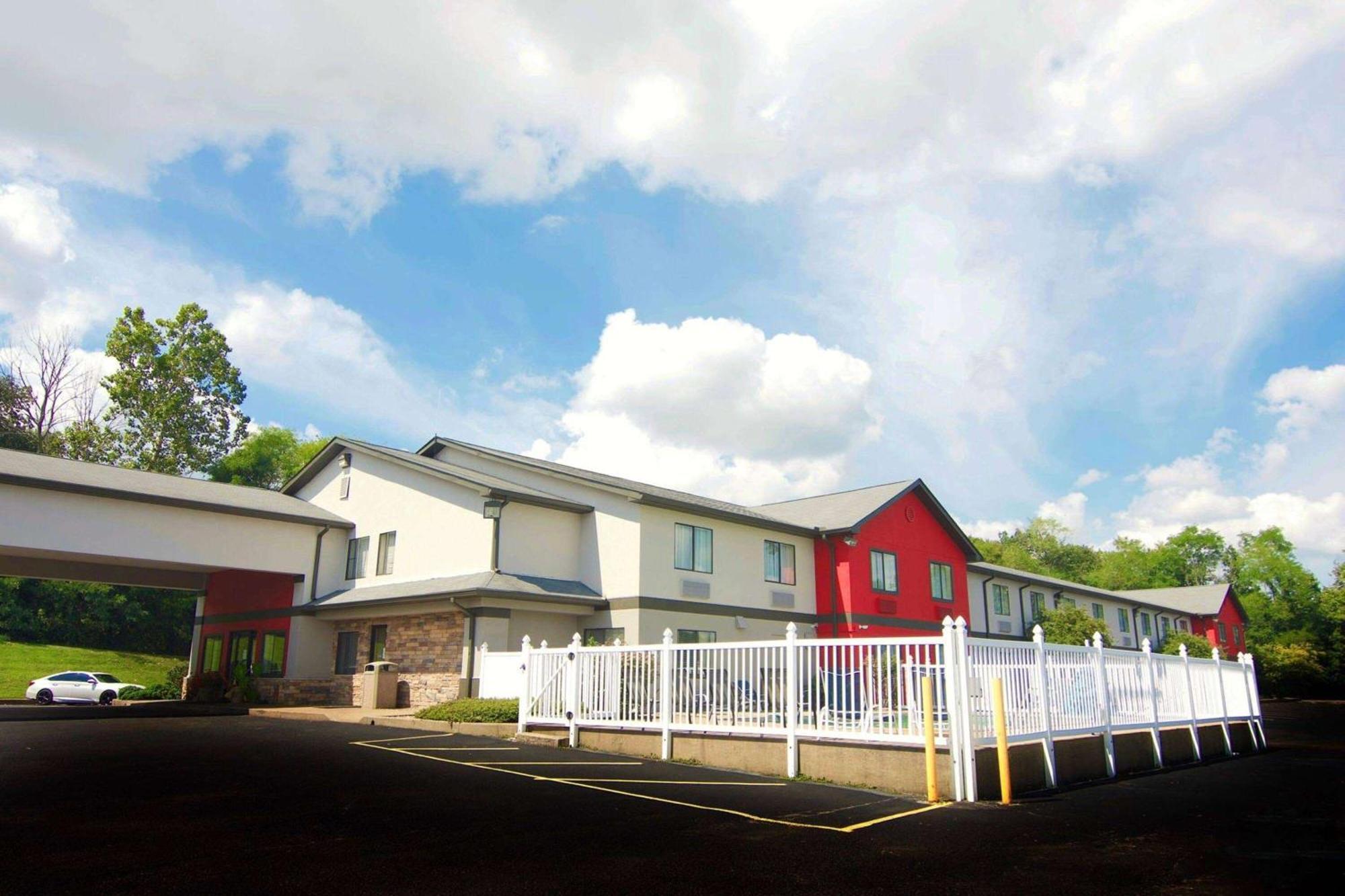 Ramada By Wyndham Tell City Exterior foto